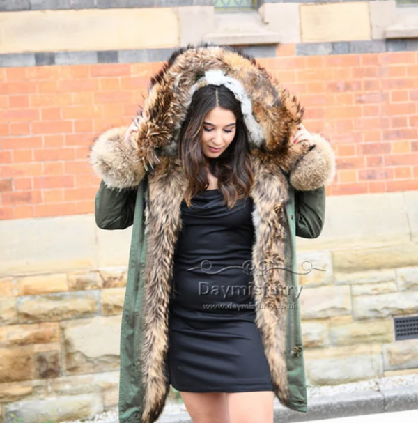 Jaket parka berlapis bulu di dalam